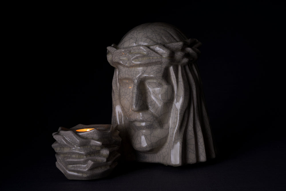 Escultura urna "El Cristo" - urna religiosa de Pulvis Art Urns