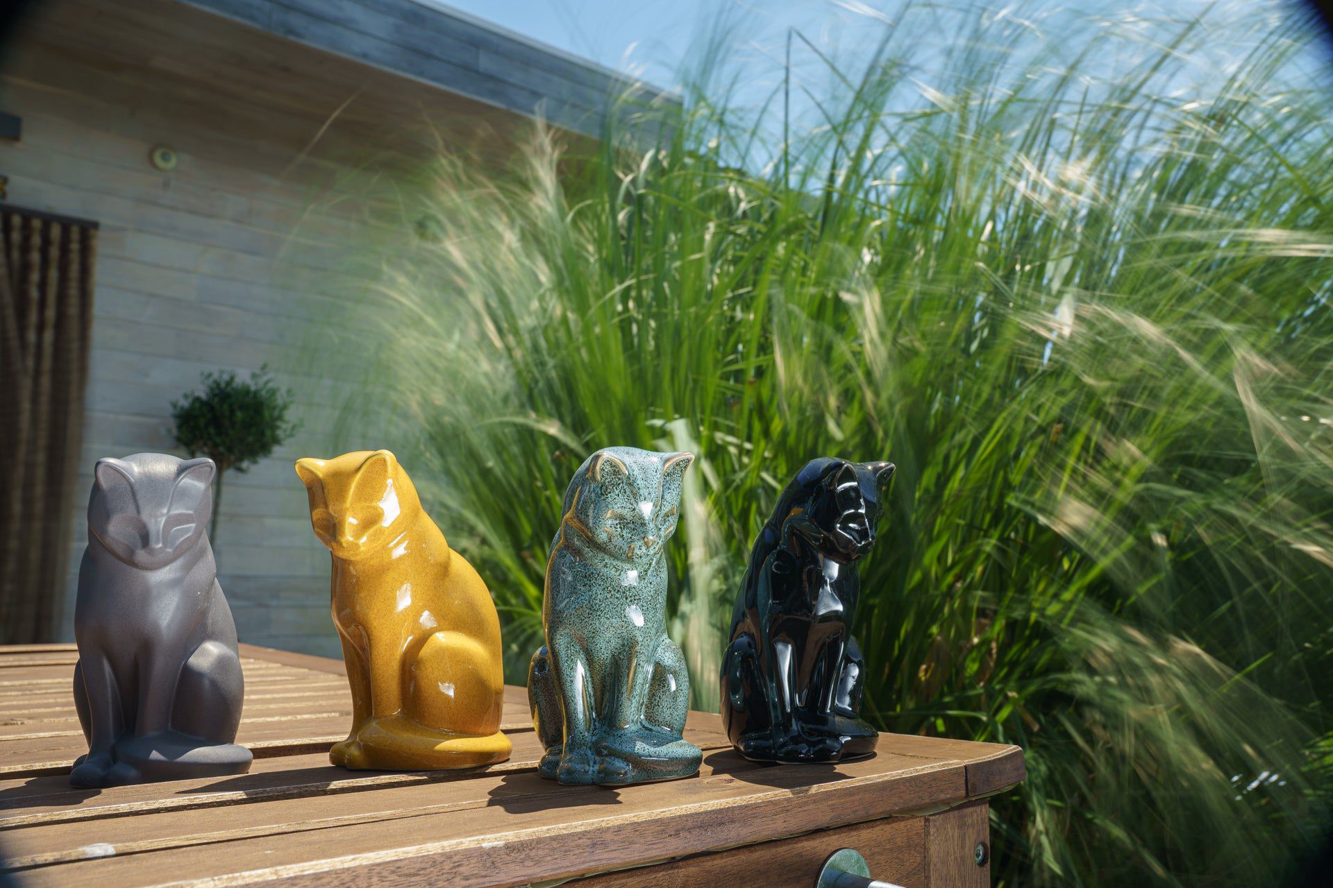 Outdoor pet urns fashion ashes