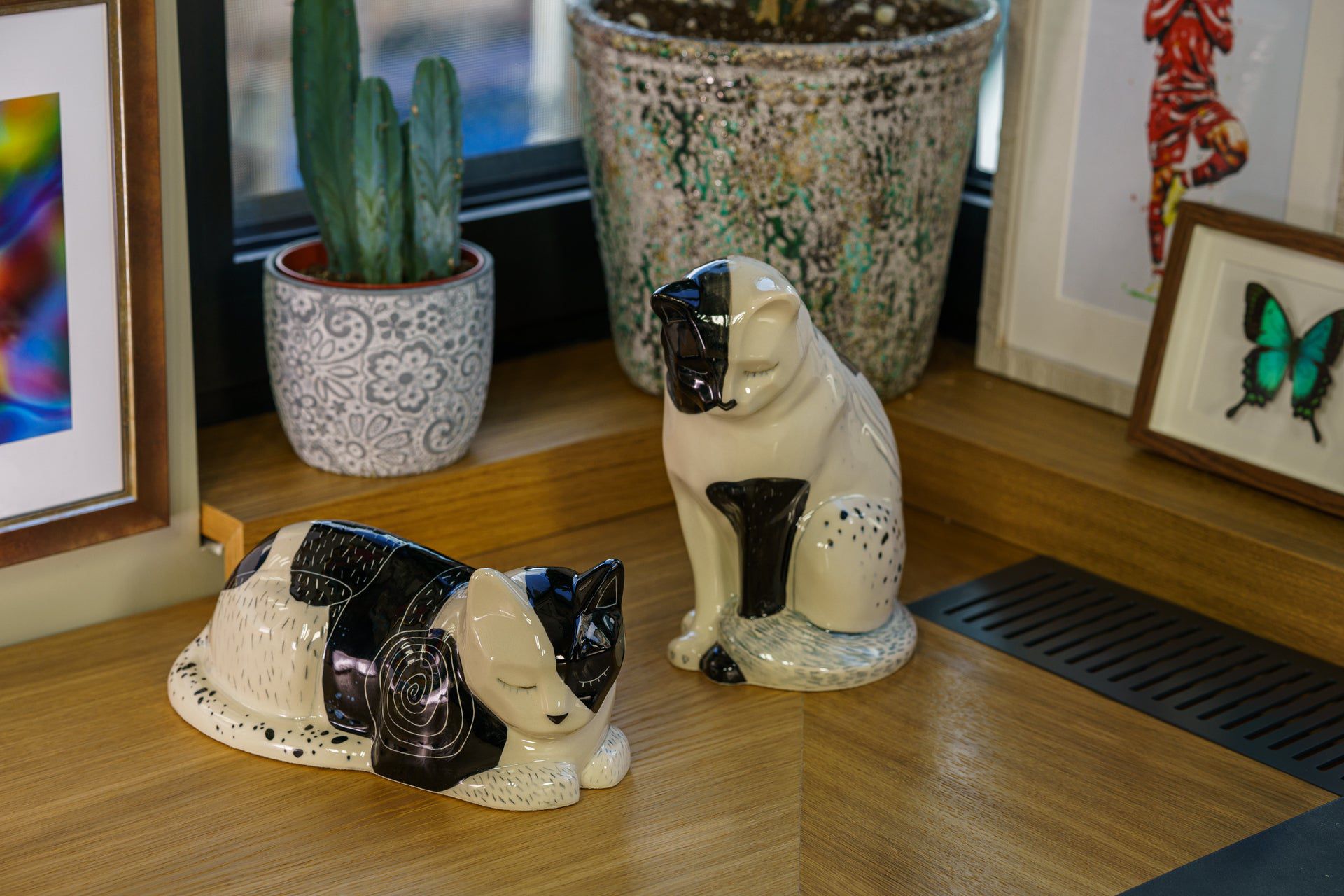 Tuxedo hotsell cat urn